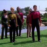 Ein Außenteam der Enterprise beamt sich auf Rubicun III. Screencap: Trekcore.com