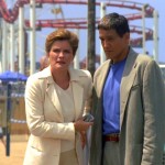Kathryn Janeway und Chakotay in Los Angeles der Gegenwart. Screencap: Trekcore.com